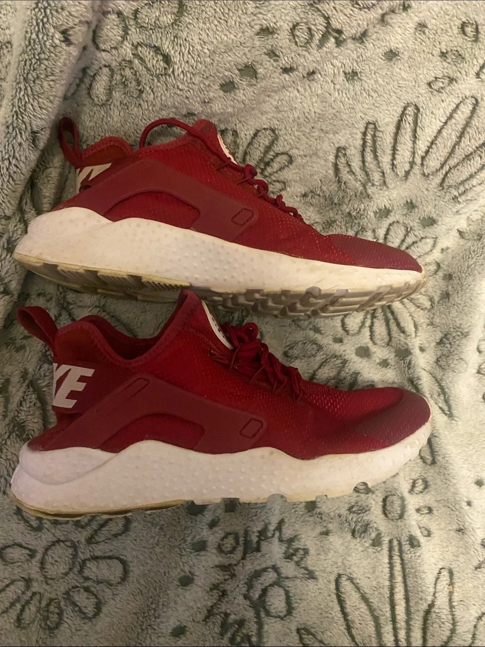 Nike Air Huarache Women's Athletic Shoes in Burgundy Red